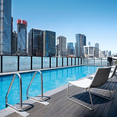 Peppers Docklands Ξενοδοχείο Μελβούρνη Εξωτερικό φωτογραφία The rooftop pool at the Emporium Hotel Southbank